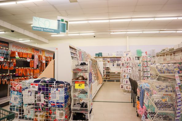 ±10,025 SF Endcap Suite in Sena Mall Shopping Center: 1111 Veterans Memorial Blvd, Metairie, LA 70005